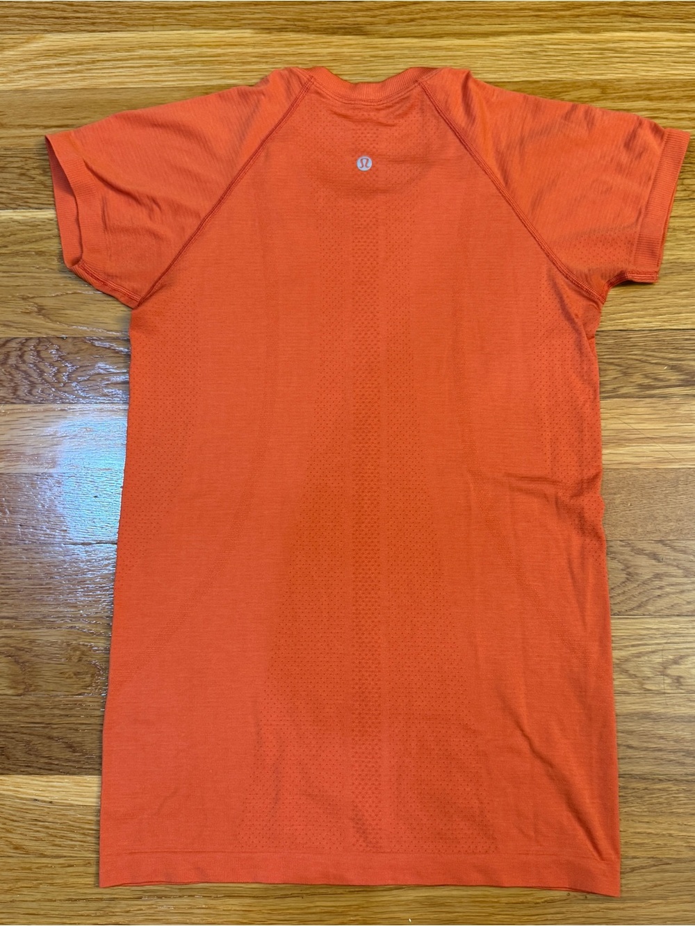 Lululemon Swiftly Tech Short Sleeve 2.0 in Orange - Size 6 - Picture 5 of 6